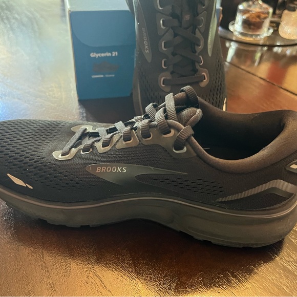 Brooks Ghost Size 8.5 - Picture 5 of 7